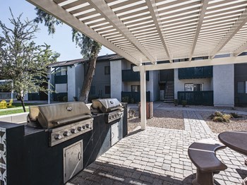Covered BBQ area at Cala Paradise Valley Apartments in Phoenix